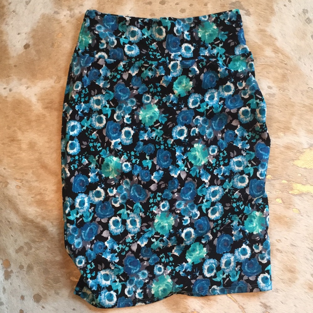LulaRoe Cassie skirt like new...only worn once!